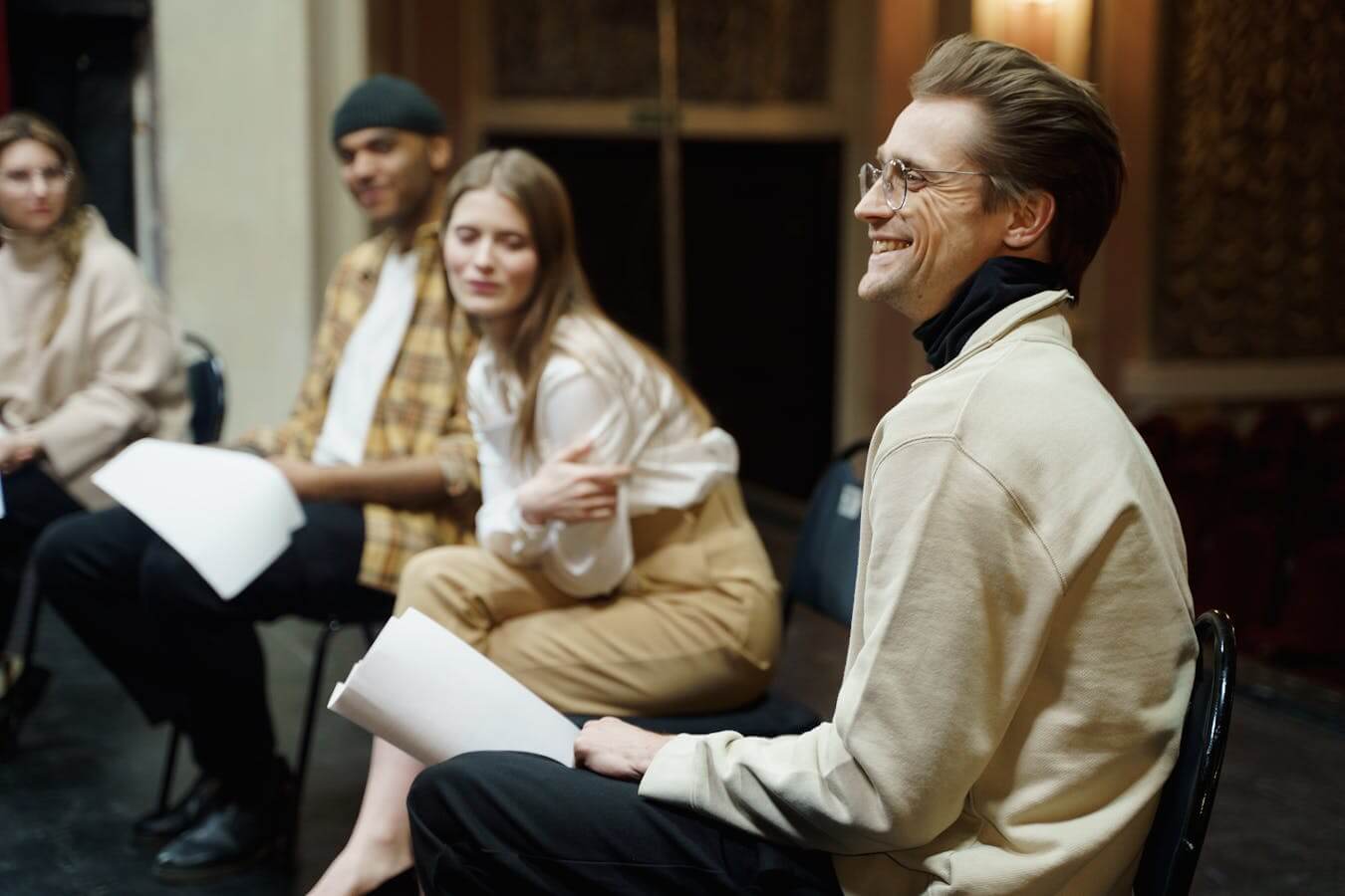 Actors in rehearsal preparing with focus and confidence – performance mindset coaching