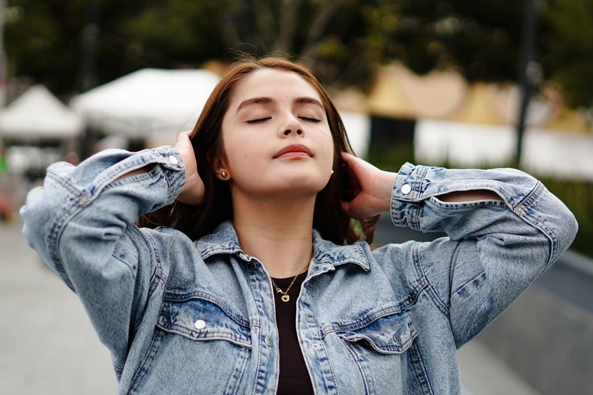 Calm woman outdoors breathing deeply, representing quit smoking hypnosis and freedom from smoking or vaping.